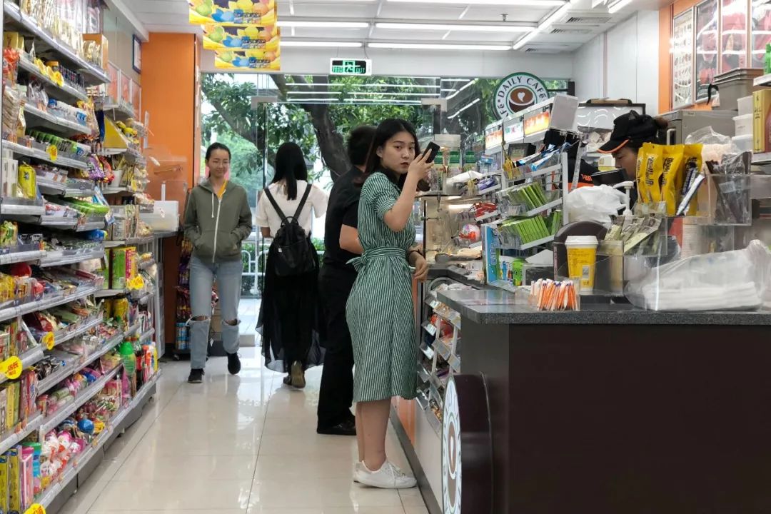 我花了107.5元，在711便利店吃了一份糯米鸡
