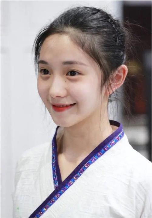 周冬雨28岁就有接班人?新谋女郎刘浩存资源顶配,背景不简单