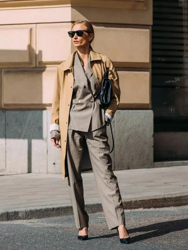 风衣里面穿什么最合适,150-180斤的大码女风衣内搭中长款