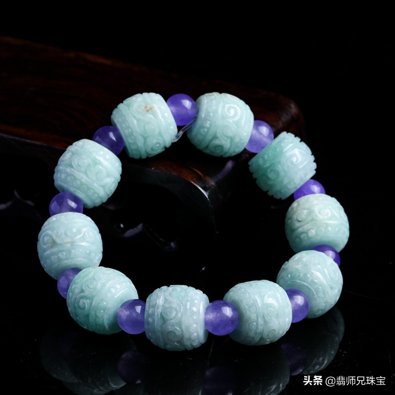 间隙那么多,结构那么复杂,翡翠手链平时该如何清洗、保养?