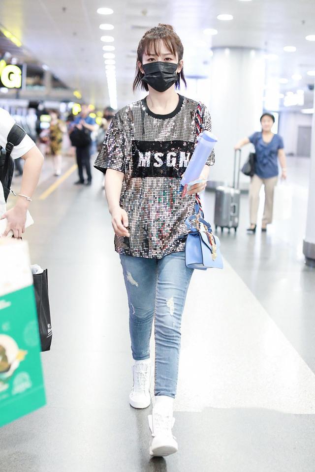 这才是真正时髦又实用的黑白灰,黑白灰银灰三色搭配好看吗