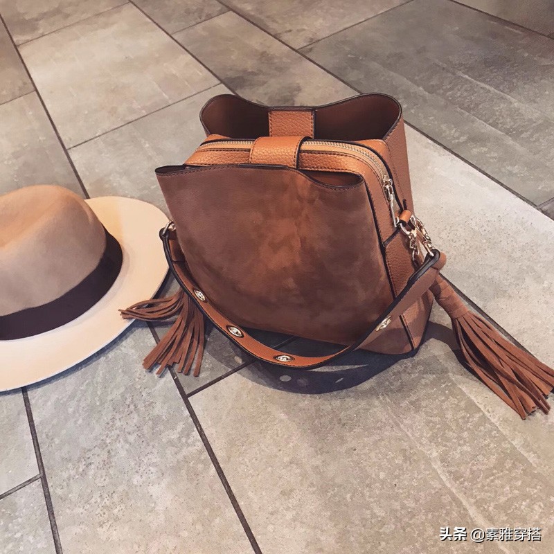 简约斜挎包，气质女的必备单品