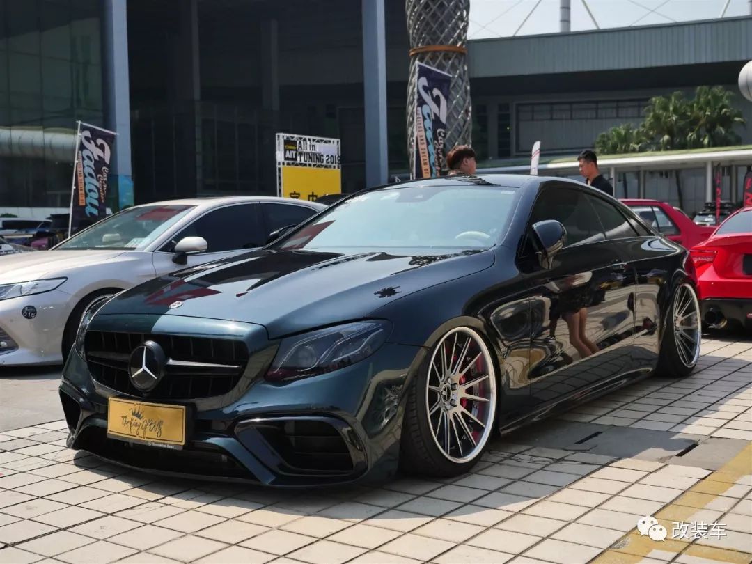 改装车聚会,改装车齐聚车展