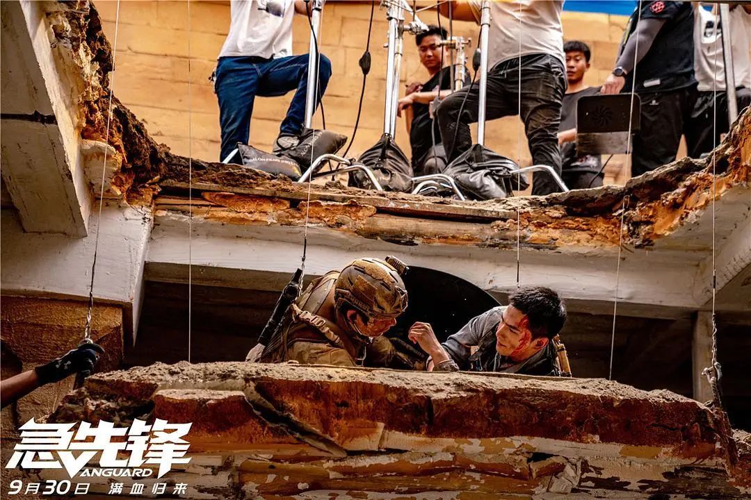 杨洋成龙急先锋跳舞,急先锋发布会杨洋和成龙坐在一起