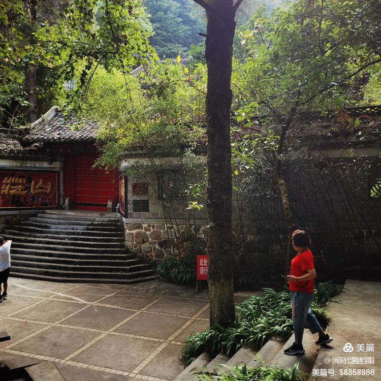 我们的足迹之121：凤凰山、高岩山拓碑，获碑拓19张。华表对联1副