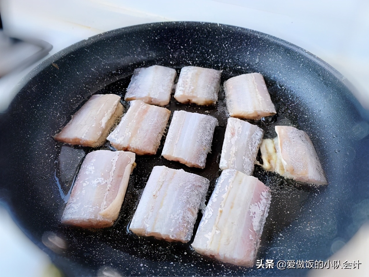 带鱼如何煎不粘锅,如何煎带鱼不粘锅的秘诀