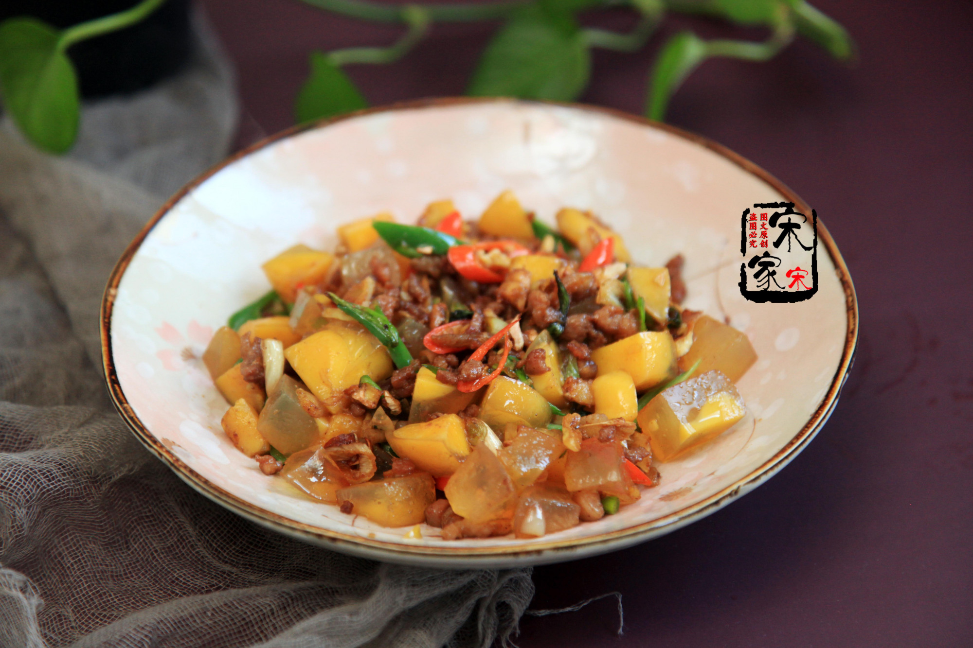 年夜饭来一道甜品惊艳家人们,年夜饭来一道黄金肉蛋卷