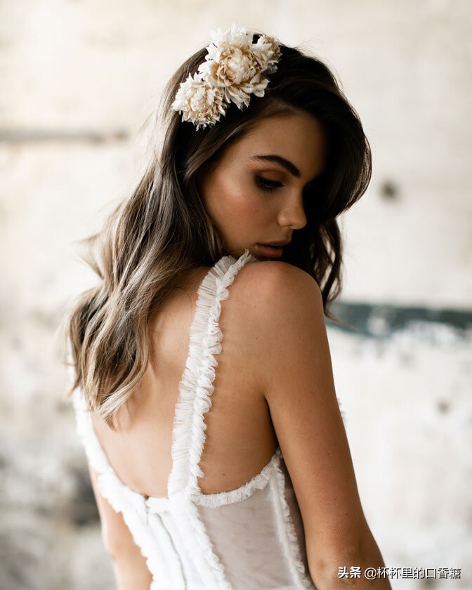 浪漫唯美顶上装饰，让澳头饰品牌ChristieMillinery伴你走向幸福