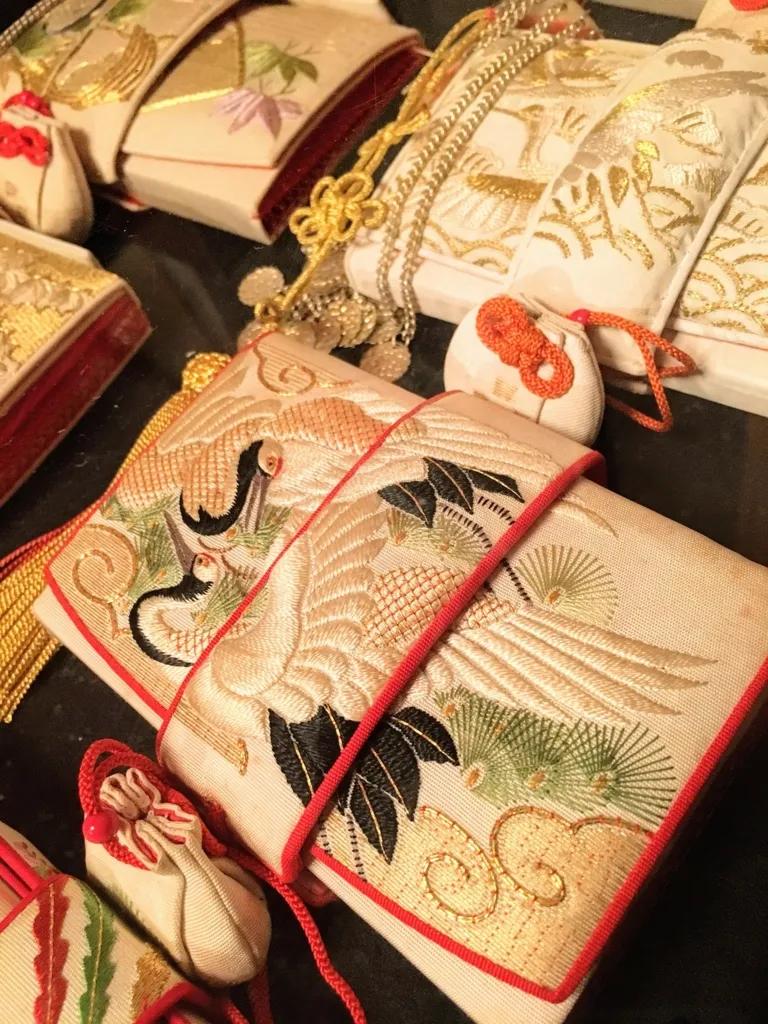 日本小姐姐包包里面都有什么,日本小姐姐随身包都带什么