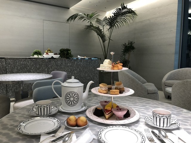 开咖啡馆的小确幸，奢侈品牌也要有