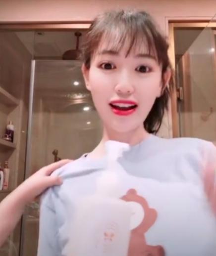 新女友才被马蓉骂成馊包子,王宝强就夜里零丁去前妻家接儿子了？