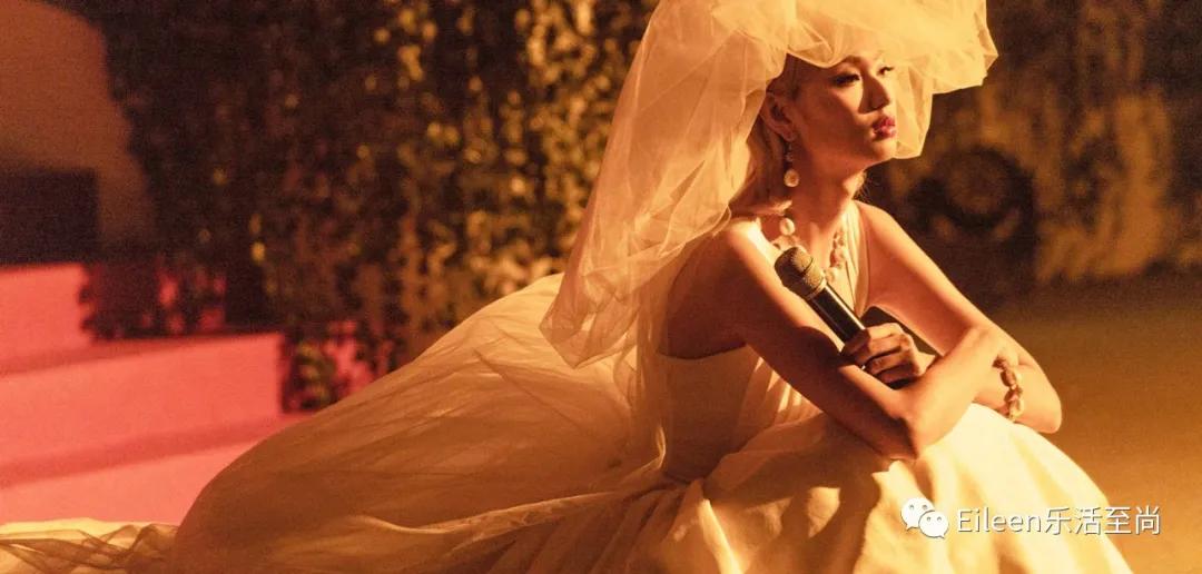 强捧成天后？未婚带女的她究竟如何成为大女主？