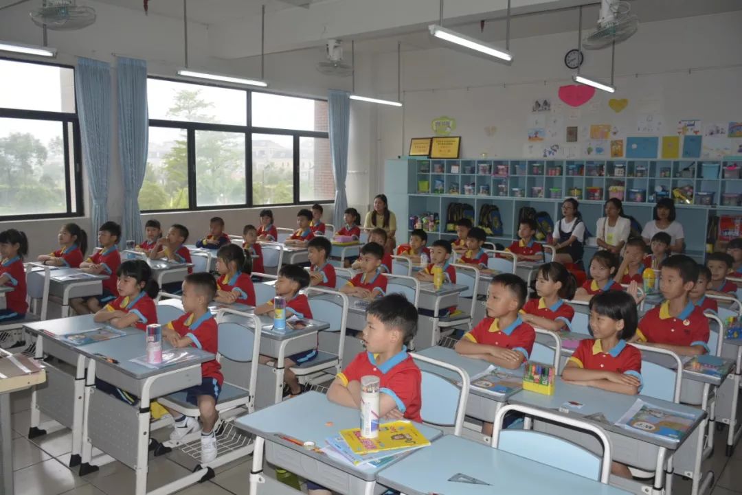 华立中英文学校是不是贵族学校,华立中英文学校升学