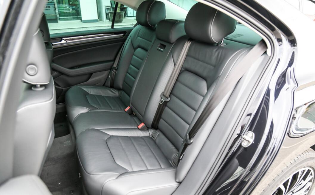 可惜一身高端德系血统，长近5米1配299马力，降价5万仍少人赏识