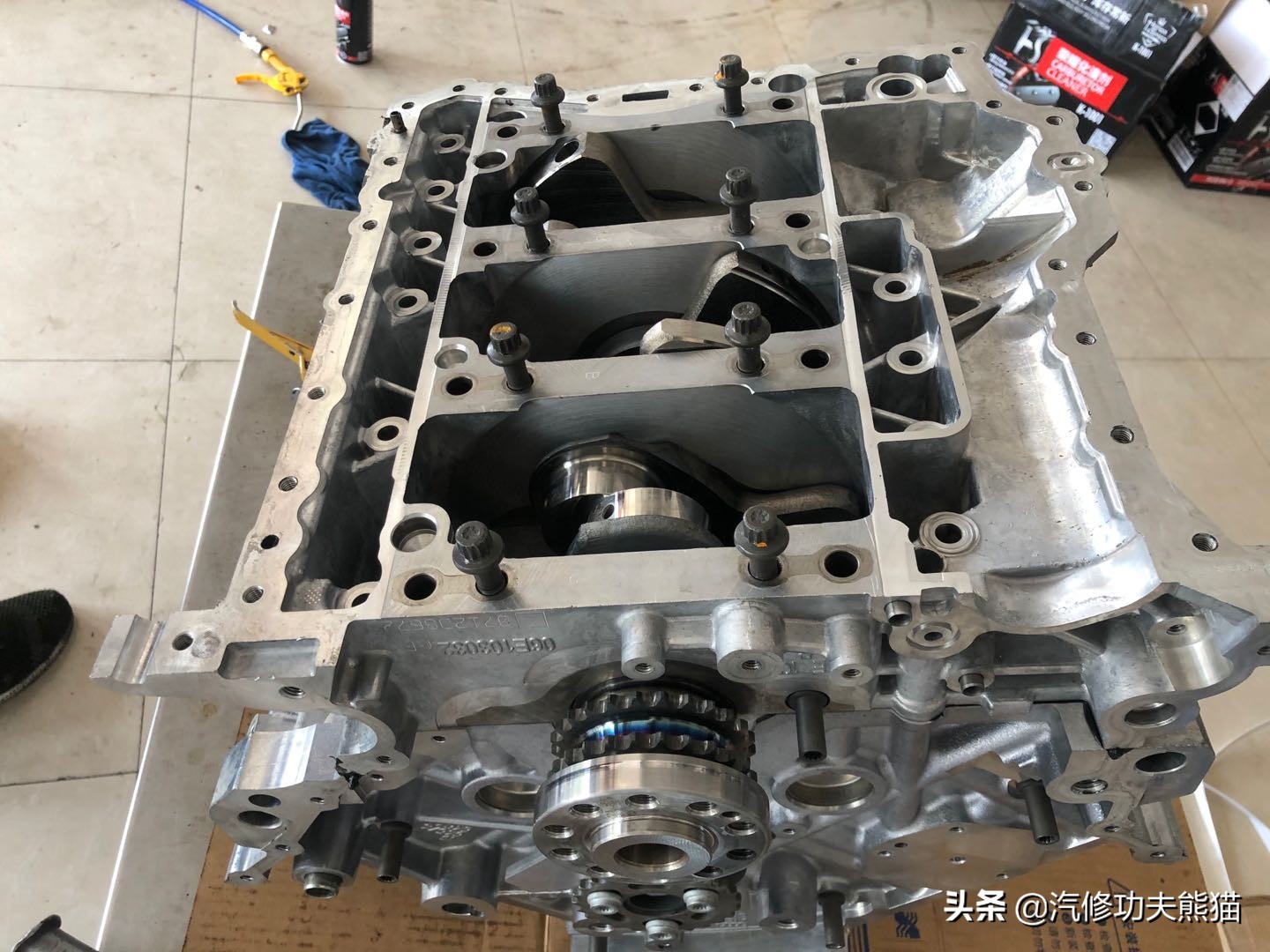 奥迪a6l2.4免拆烧机油处理靠谱吗,奥迪a6l2.4烧机油大修注意事项