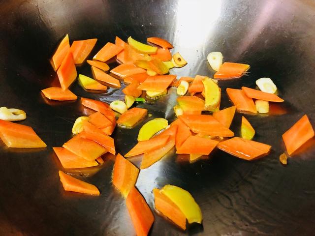 辣炒大肠有多下酒,泡辣椒炒大肠制作方法