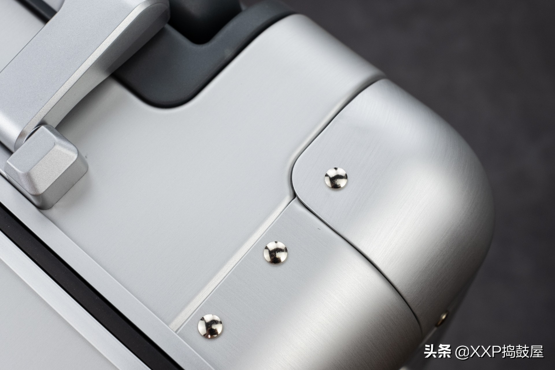 钛镁合金旅行箱,京东京造旅行箱的东西质量怎么样