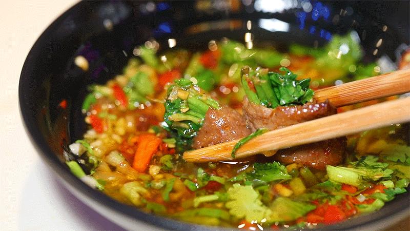 天气越来越冷唯独一碗热腾腾的饭,天气渐冷火锅