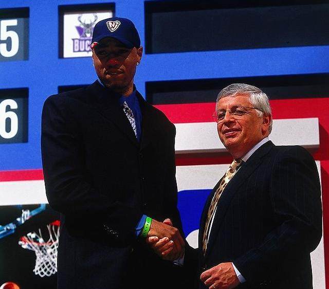 肯扬马丁23岁为何能当状元,邓肯盖帽肯扬马丁