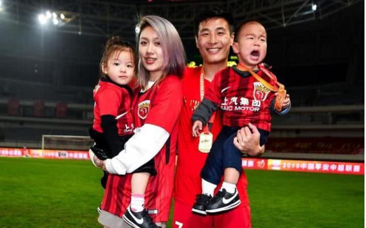 别再吃娱乐圈的瓜，多来欣赏足球界的好男人！