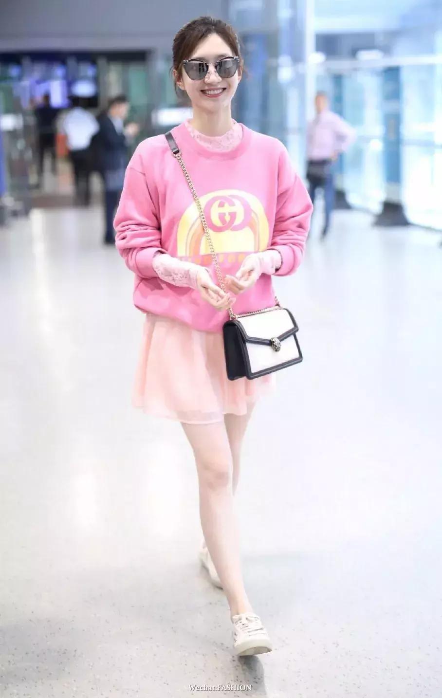 卫衣配什么裙子好看春天,卫衣裙子怎么搭配才好看