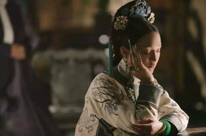 后宫的娘娘为什么要戴指甲套,清代后宫的指甲套