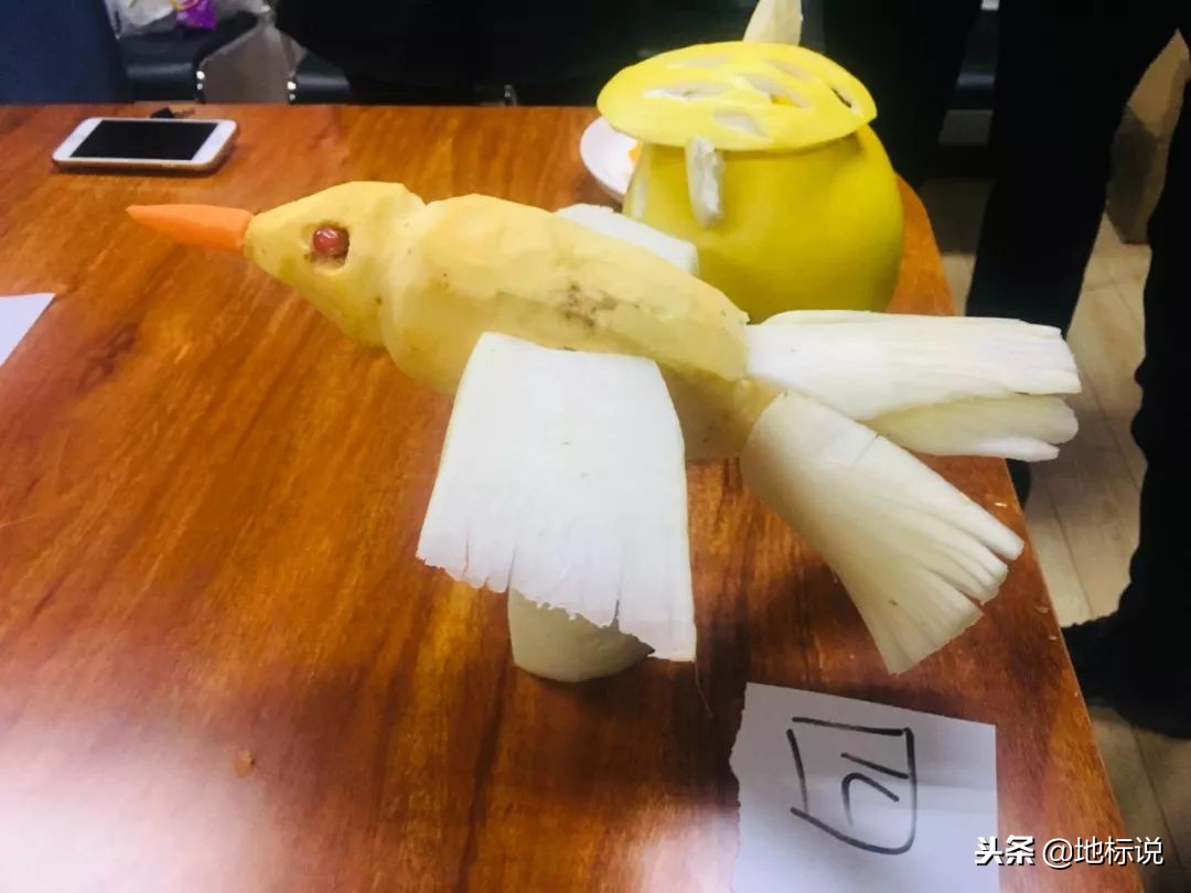 公司圣诞这样过!广告人把水果玩出花~