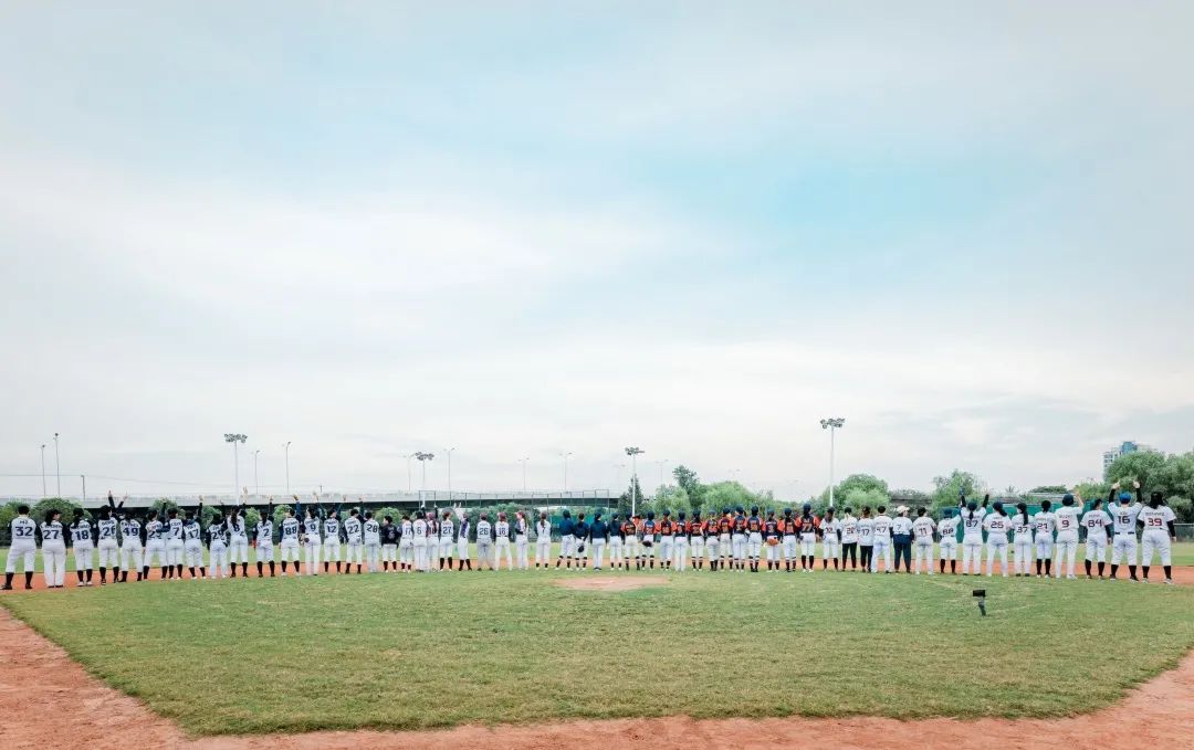 再见安打,竟发生在这场民间女子棒球赛上|「棒球人生」