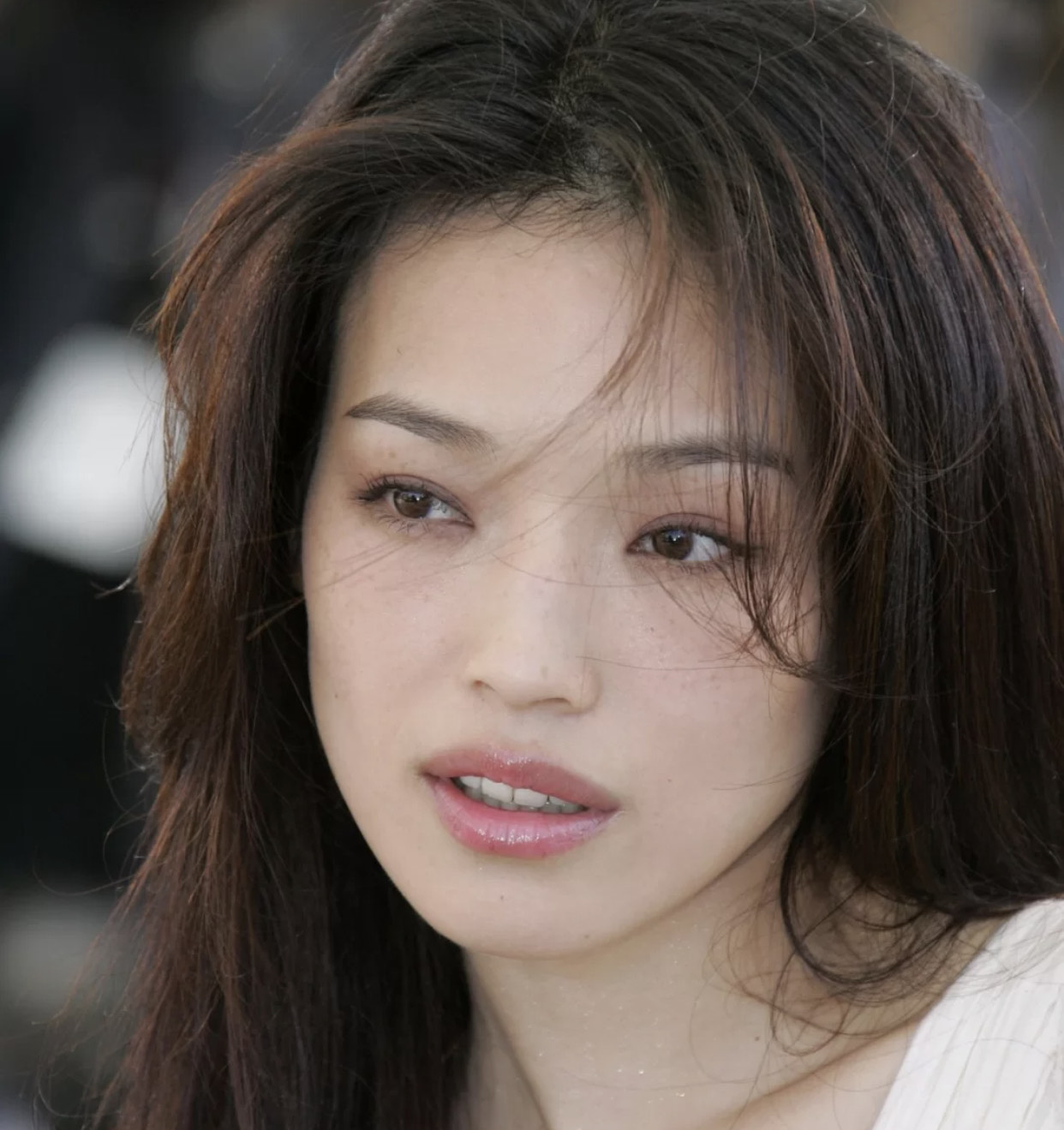 适合方脸的发型教程贵气有气质,短方脸的女生怎么矫正