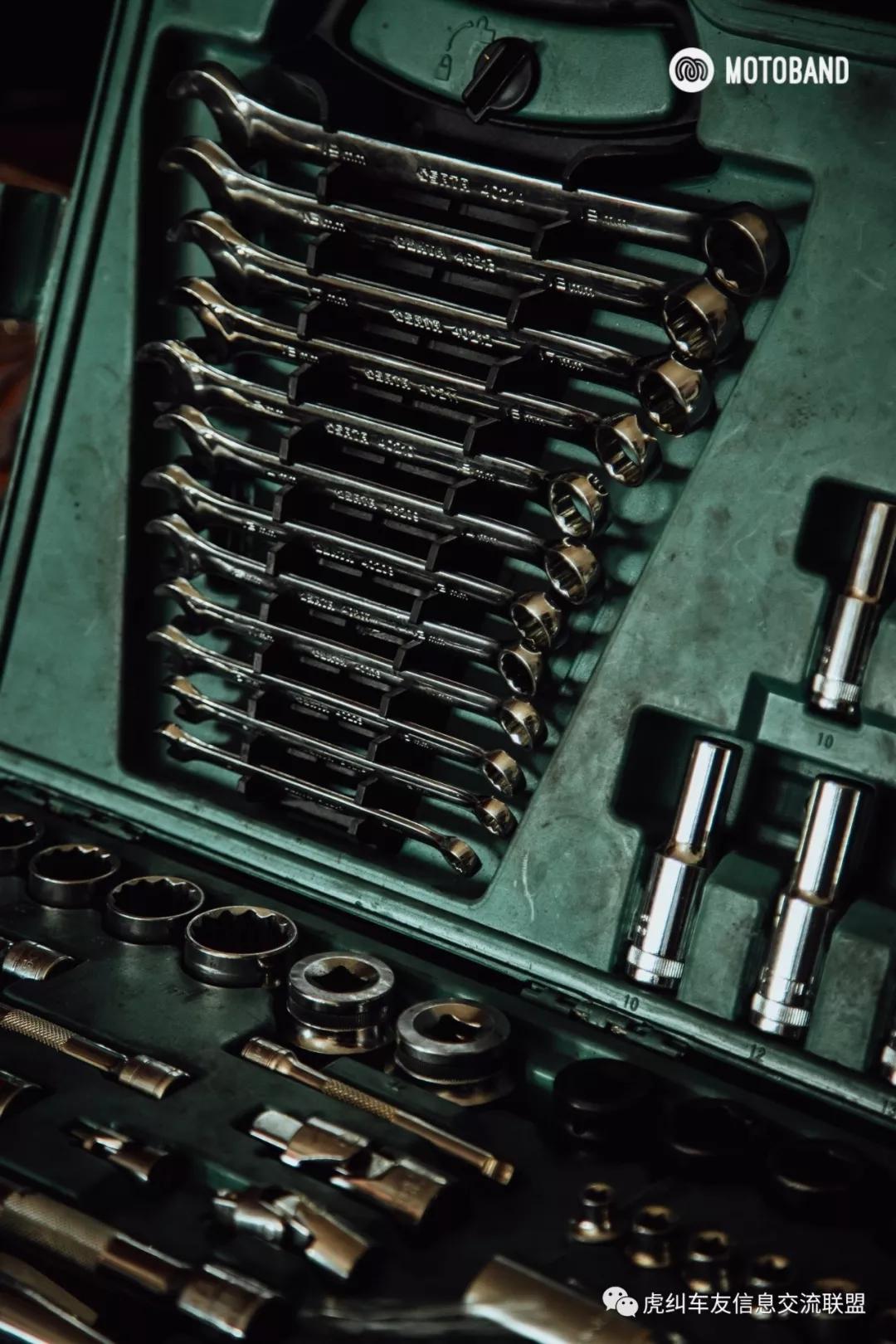 贝纳利幼狮500辐条轮爆胎,贝纳利幼狮500公路版改牌照架