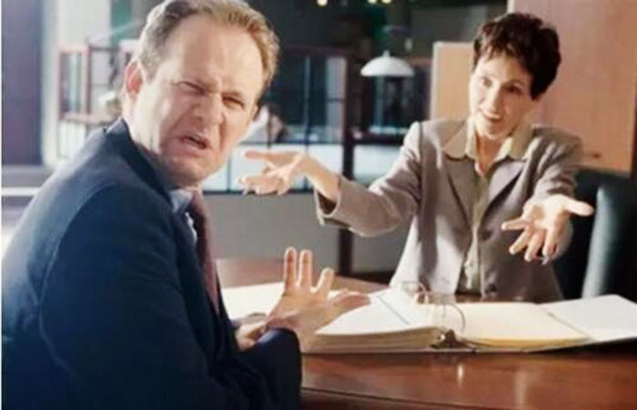 职场如何挖坑同事的技巧,职场怎么对付抢功劳的人