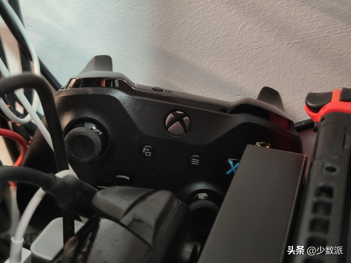 这也许是设备最多的桌面？我的「实用主义器材派」桌面分享