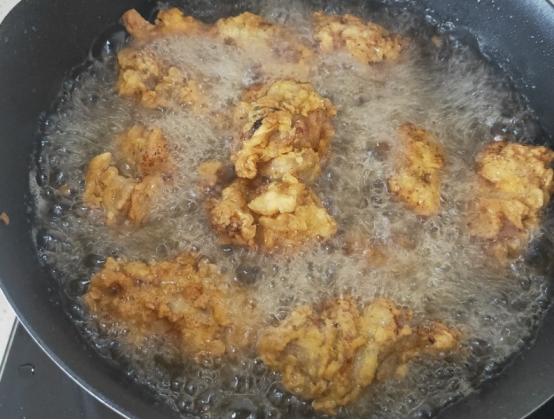 黄油蜂蜜炸鸡,如何做出美味的韩式蜂蜜炸鸡