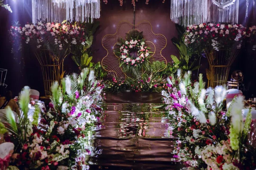 主持人主持婚礼全过程,婚礼主持人怎么样的比较好