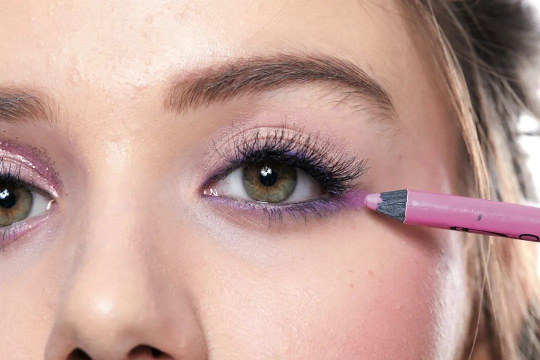 靓妆魅惑,亮闪闪玫瑰金妆容教程