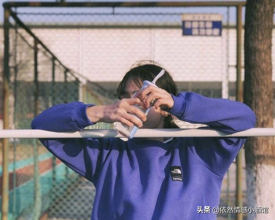 没见过世面的人就发朋友圈吗,不回信却在发朋友圈的人是啥心理