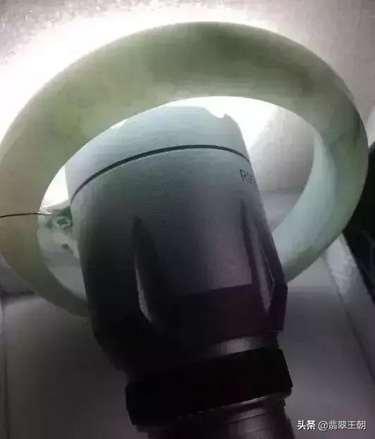 值得入手的玉镯有哪些,怎样才能买到便宜又好的玉镯