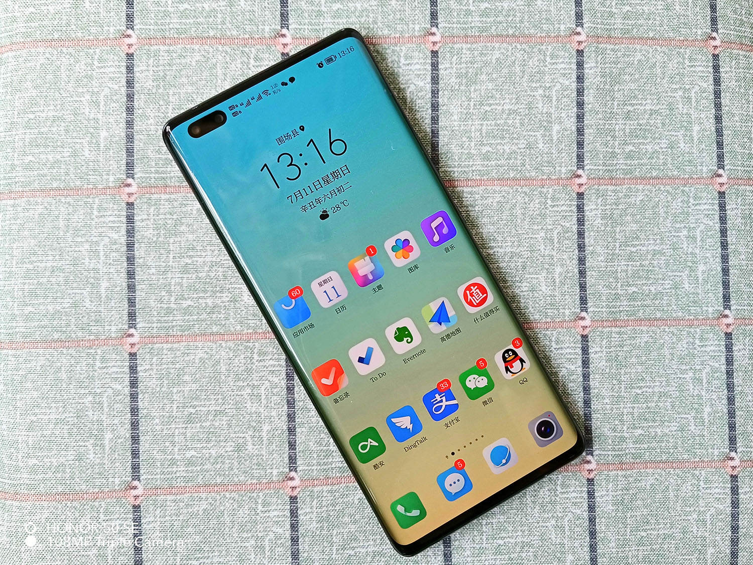 荣耀v40最详细评测,荣耀v20半年后表现如何