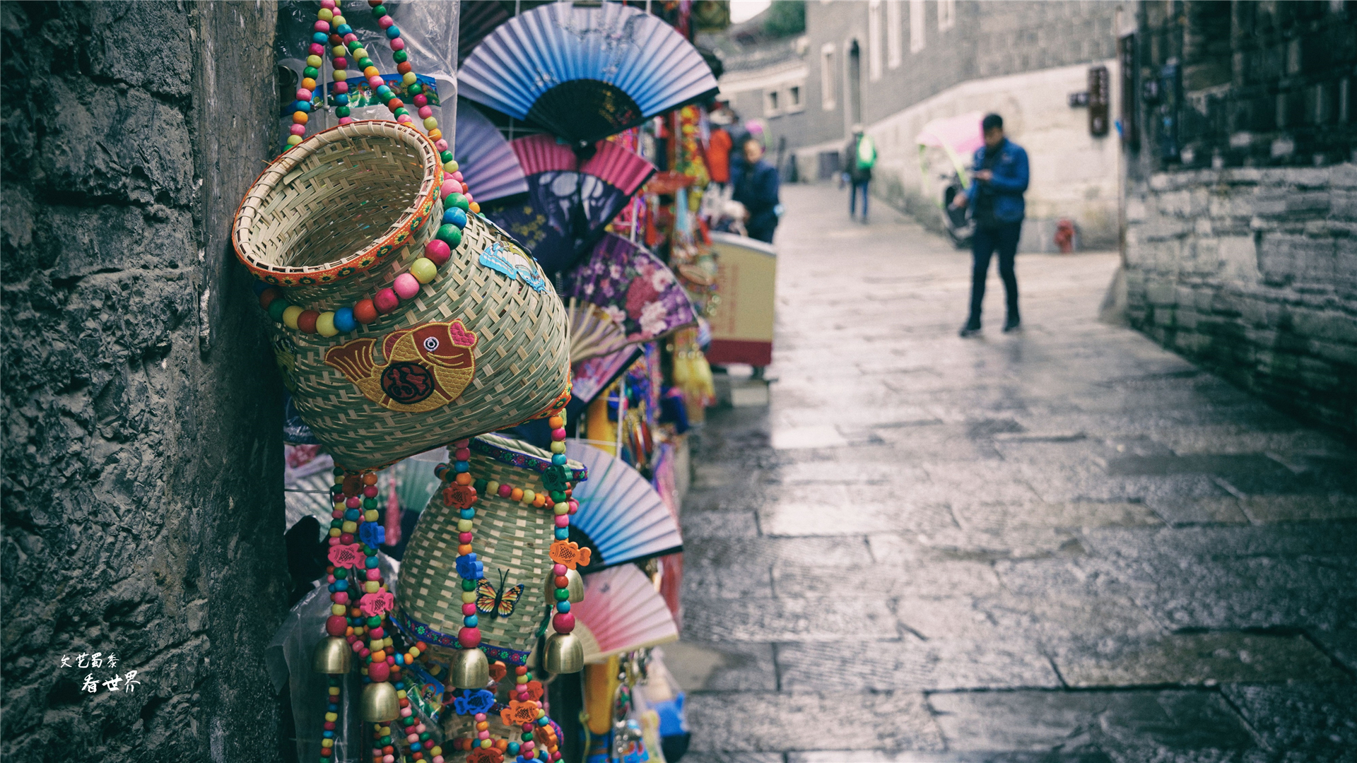640年历史的青岩古镇，是贵阳人周末好去处，卤猪蹄子闻名全国