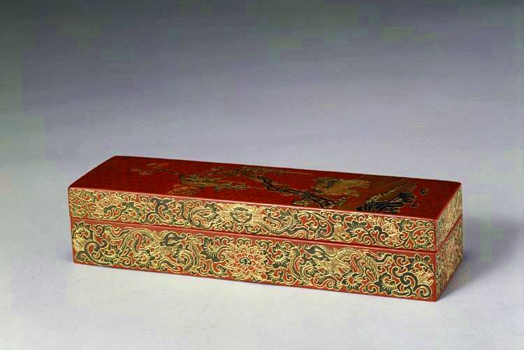 相比国之重器，形微体轻的文具盒同样反映了不同时代的美学风尚