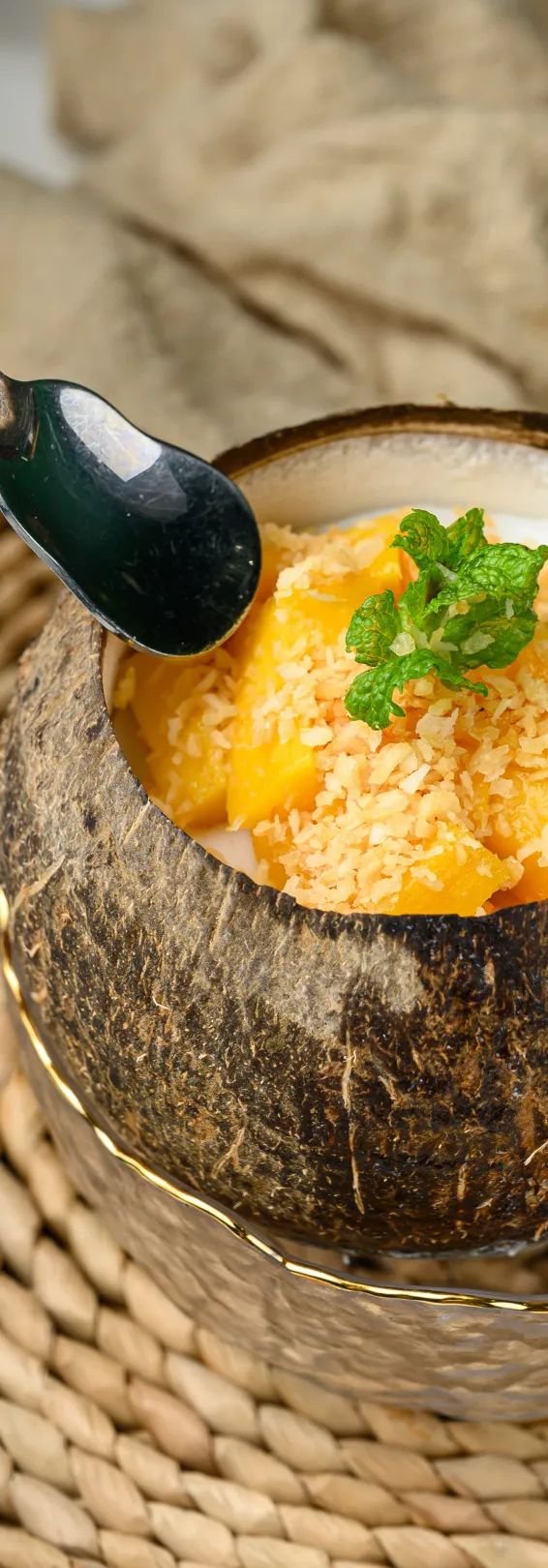 花城汇椰子鸡煲,花城汇美食椰子鸡