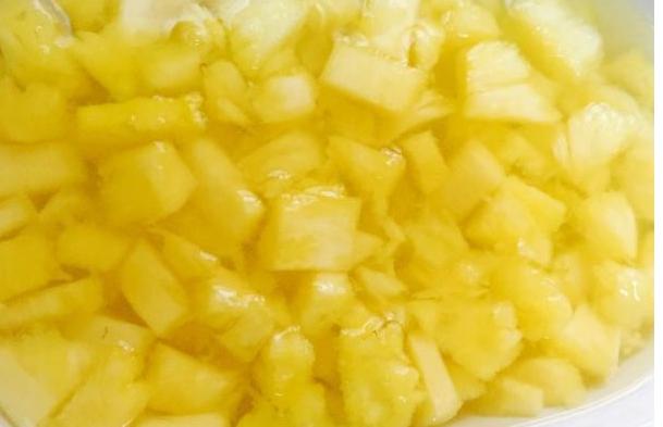 菠萝的正确吃法要用盐水泡吗,菠萝用盐水泡几分钟才好吃