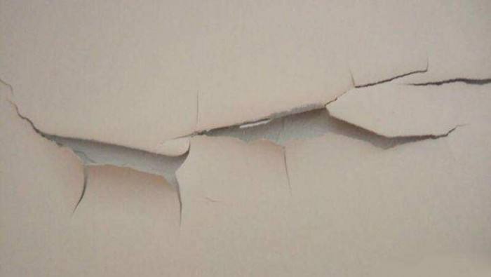 房顶乳胶漆开裂起皮怎么回事,乳胶漆开裂起皮怎么补救