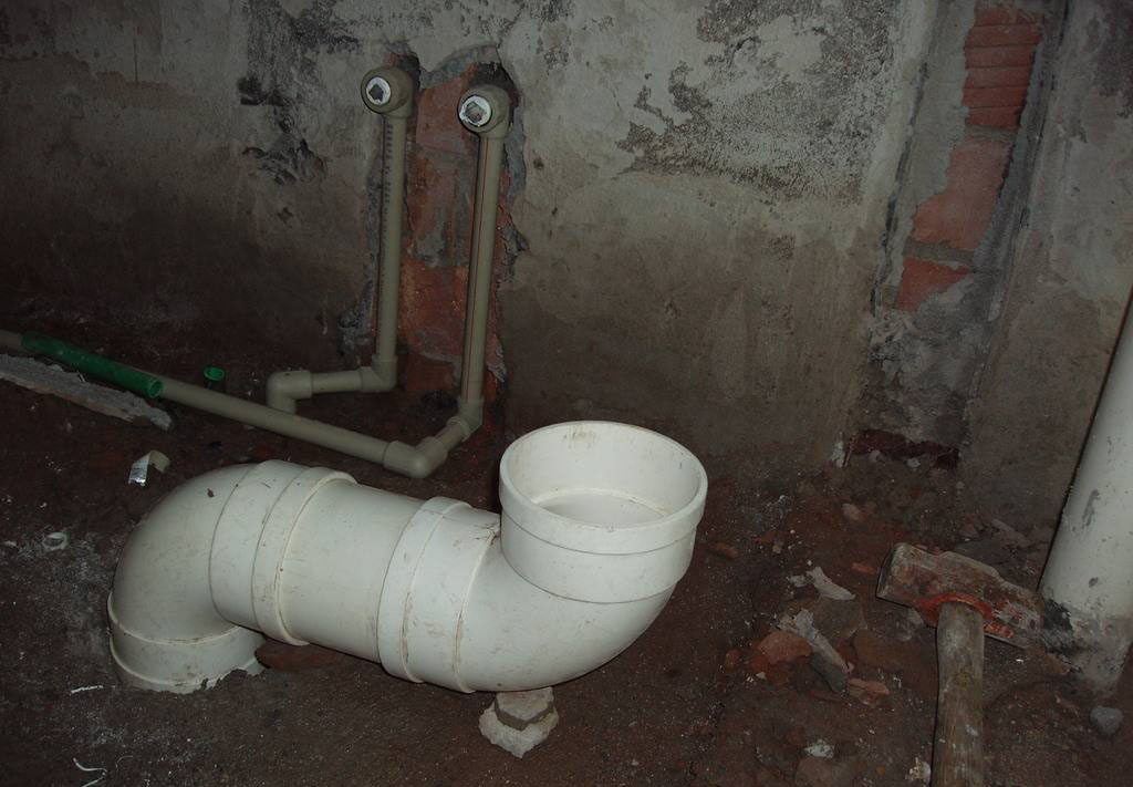 卫生间马桶位置不合理如何解决,卫生间马桶的位置不对如何化解