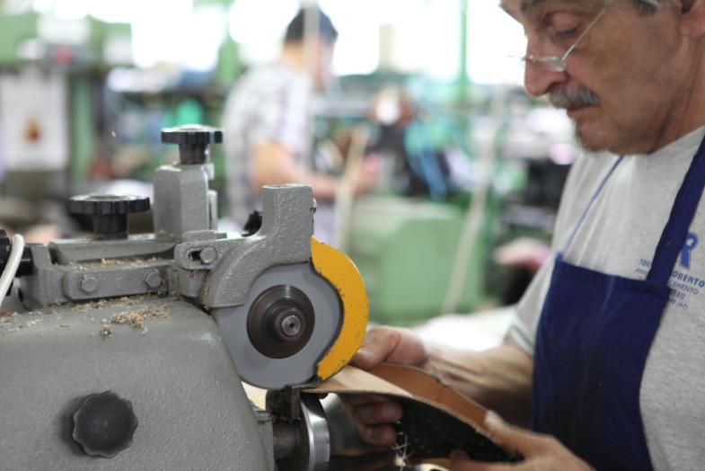 马尔凯也有一家叫LV的店，不过人家做的是皮鞋