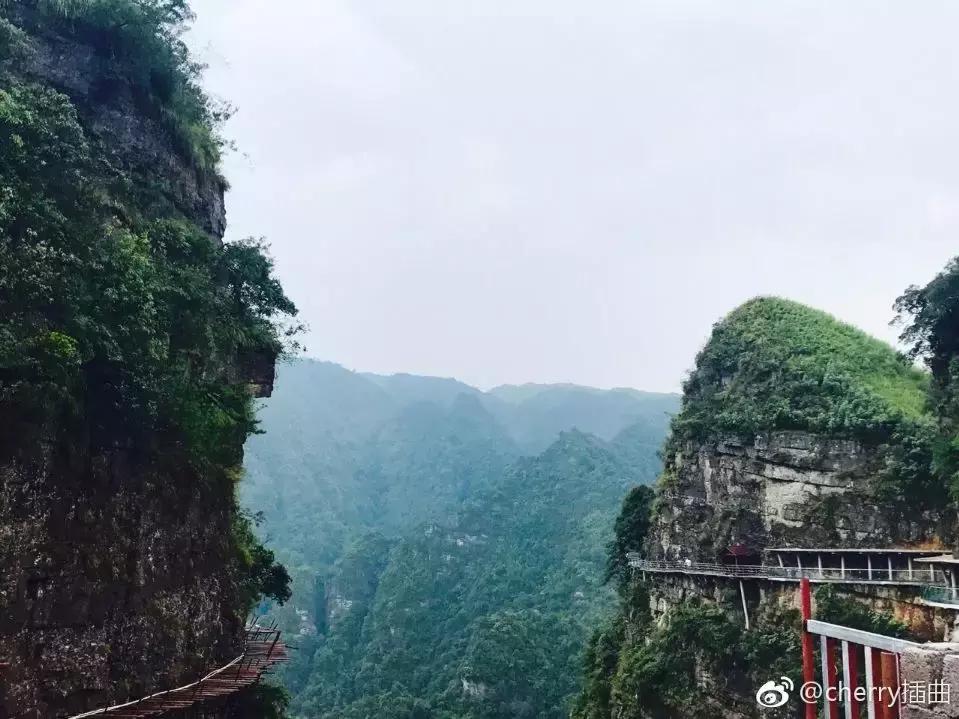 成都坐动车直达这片原始秘境！深幽峡谷、云海奇观、罕见古村…带你逃离夏天！