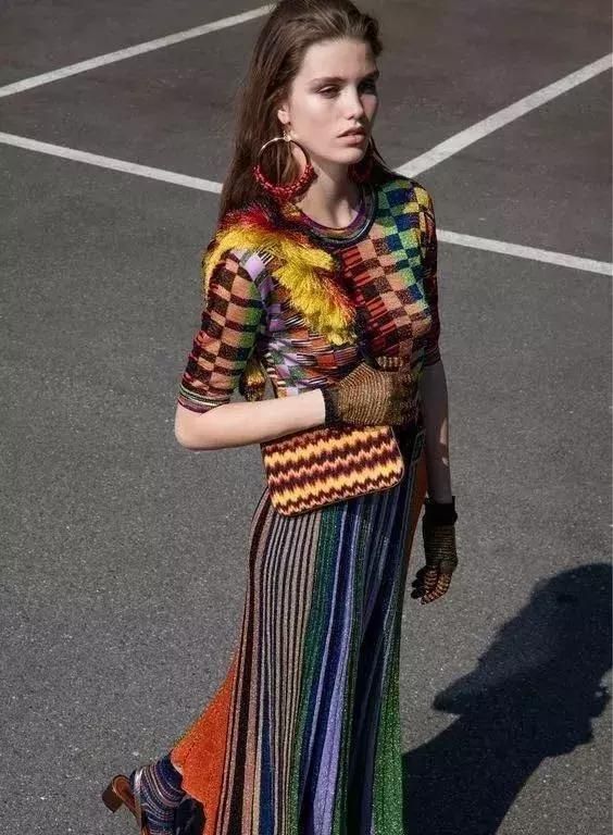 时尚圆领毛衣高腰百褶裙,可以搭百褶裙的毛衣最新款