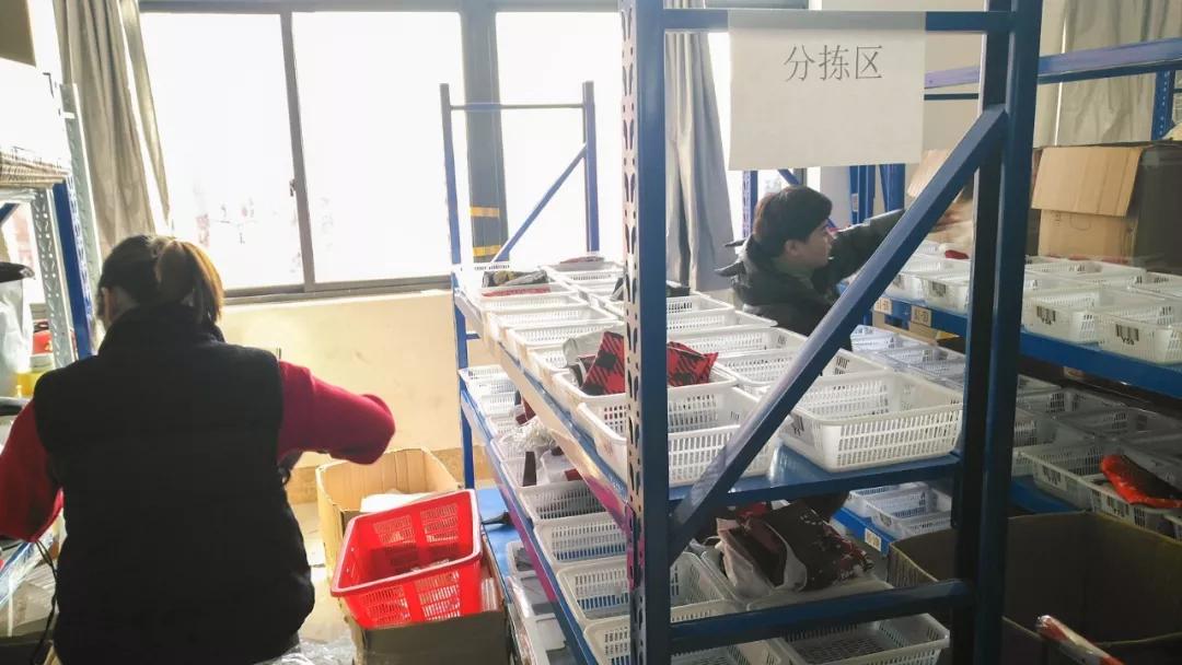 投入几万，弄两台电脑，义乌年轻人发了一笔“圣诞财”