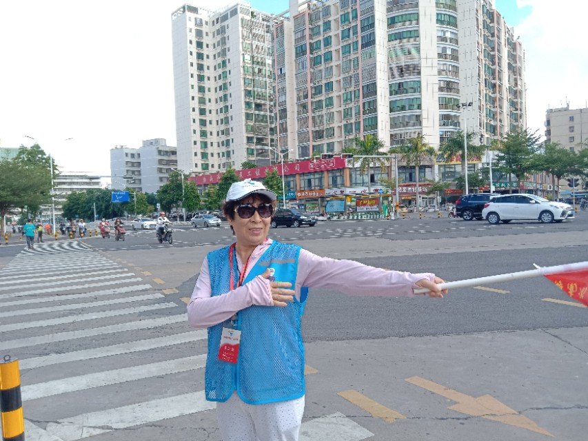 做交通协管员一天13个小时的酸甜苦辣