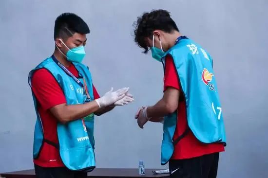 中超允许球迷入场,你会不会突然的出现男生版完整版